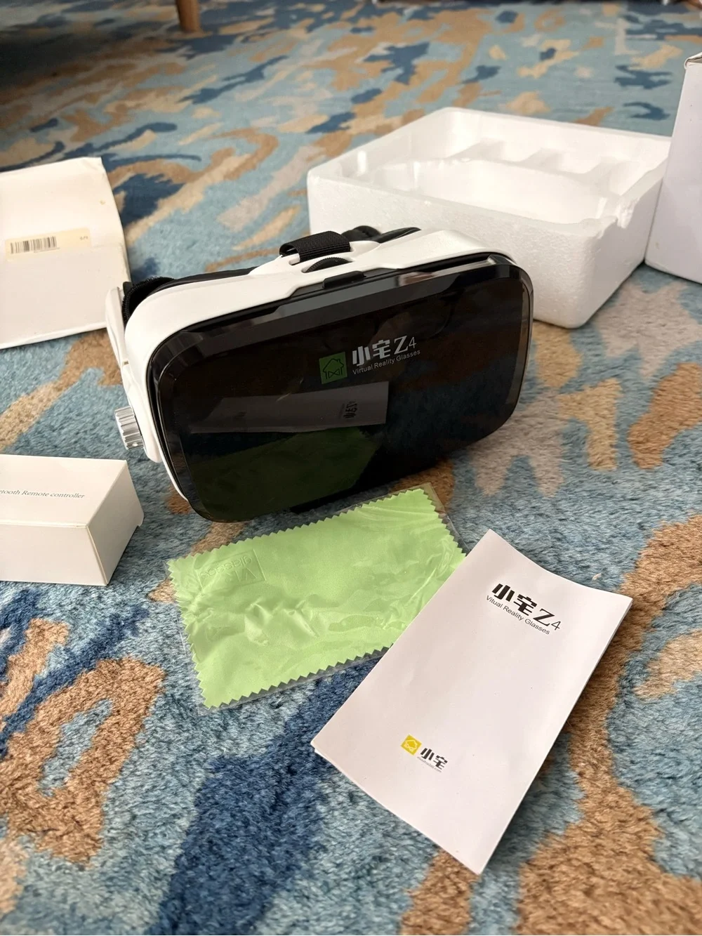 Xiaozhai Z4 Virtual Reality VR Glasses Headset with Bluetooth Remote